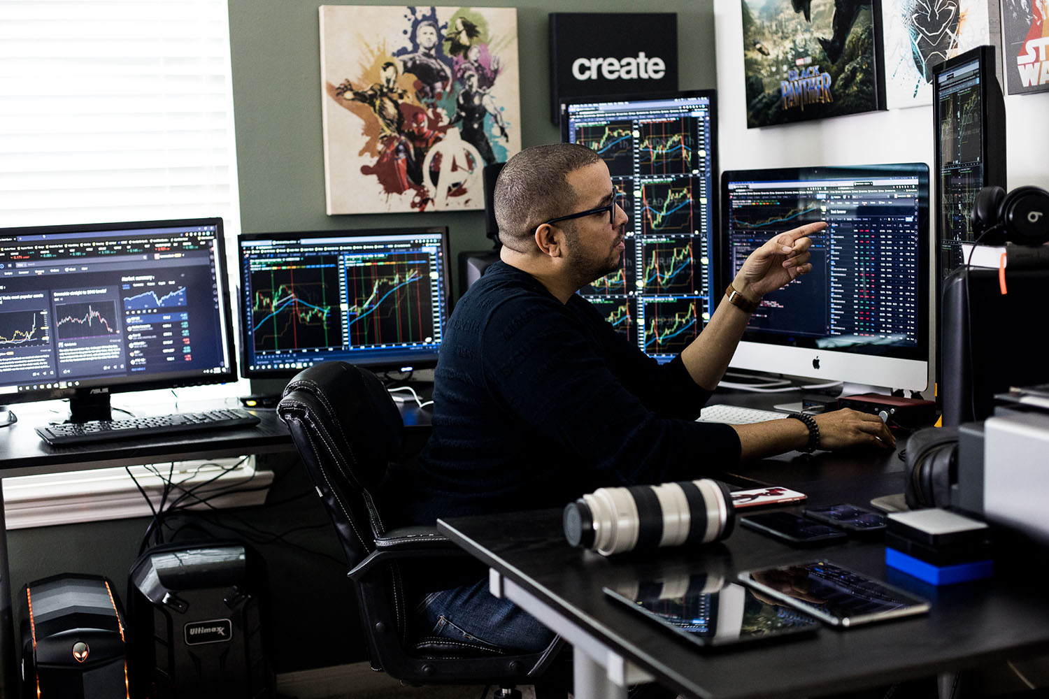 person finding a tool - Tradingview Alternative